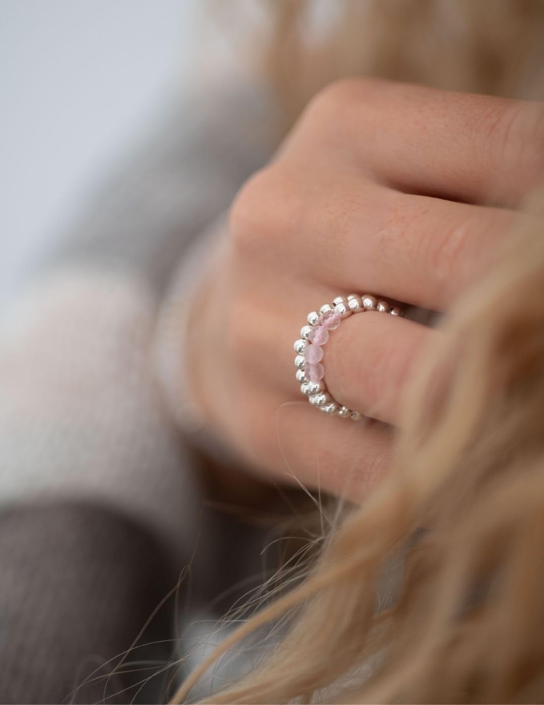 happymaker - Silberringe mit Edelsteinen, handmade in Deutschland, elastischer Damenring Silber 925 mit Kugeln und echten Edelsteinen, Monstein und Rosenquarz