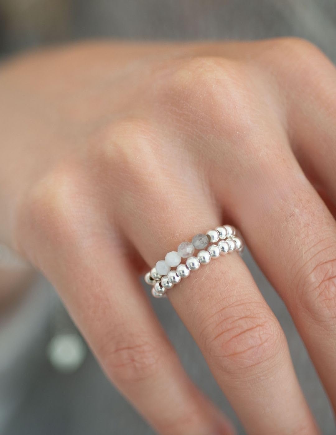 happymaker - Silberringe mit Edelsteinen, handmade in Deutschland, elastischer Damenring Silber 925 mit Kugeln und echten Edelsteinen, Monstein und Rosenquarz