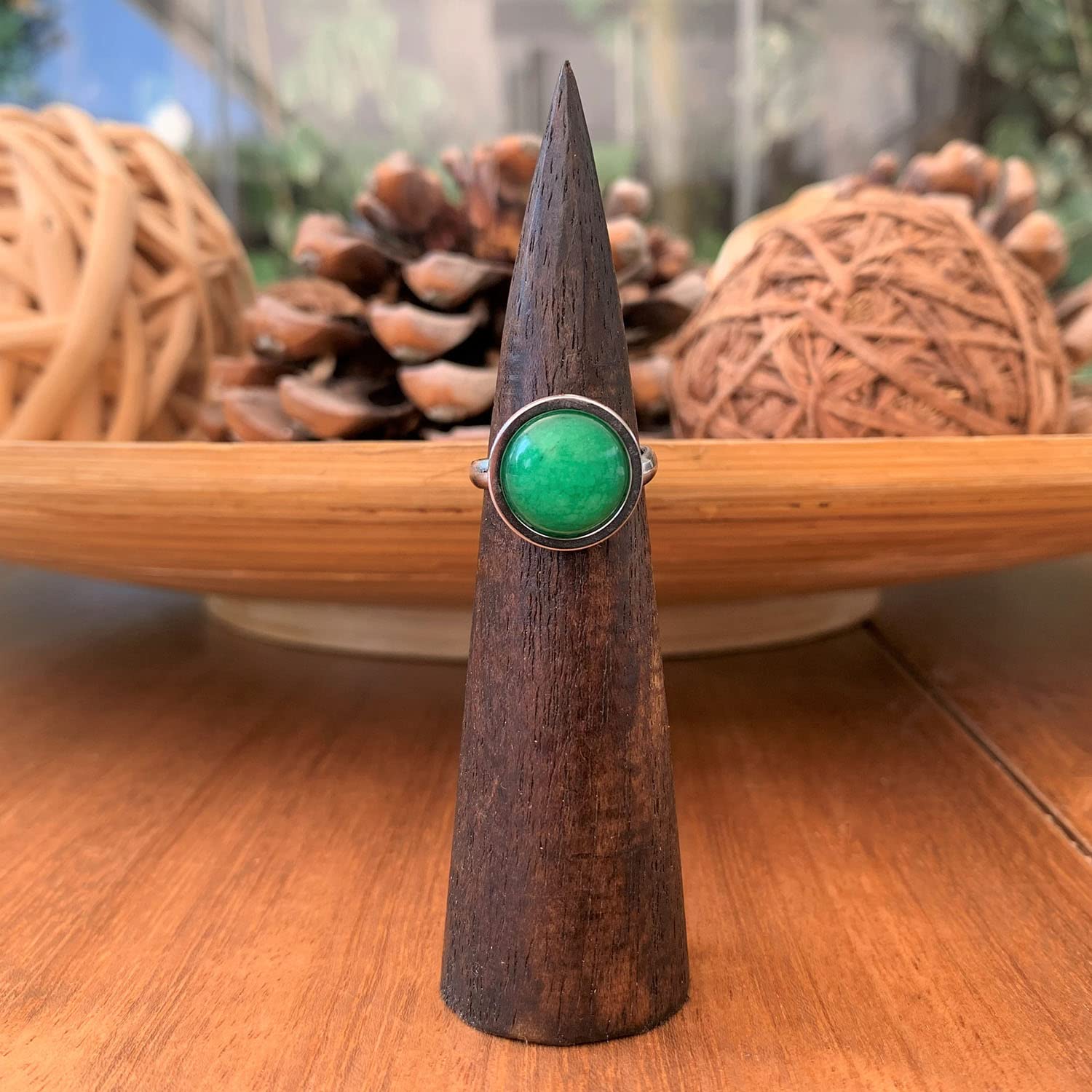 Ring- und Ohrring-Set mit Natursteinen - Passender Silber-Edelstahl-Ring und Ohrringe - Frauenring-Schutzamulett - Perfekt zum Verschenken (Jade Grün)